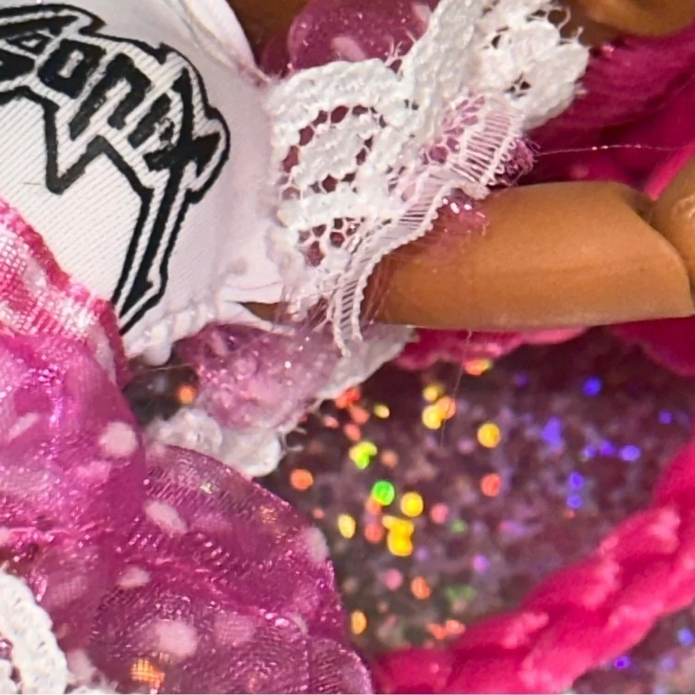 L.O.L. Surprise! LOL Surprise OMG Rock Metal Chick Remix Fashion Punk Doll